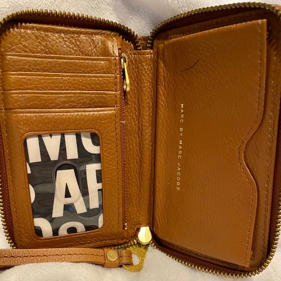 Authentic Marc BY Marc Jacobs, Standard Supply - Picture 2 of 4